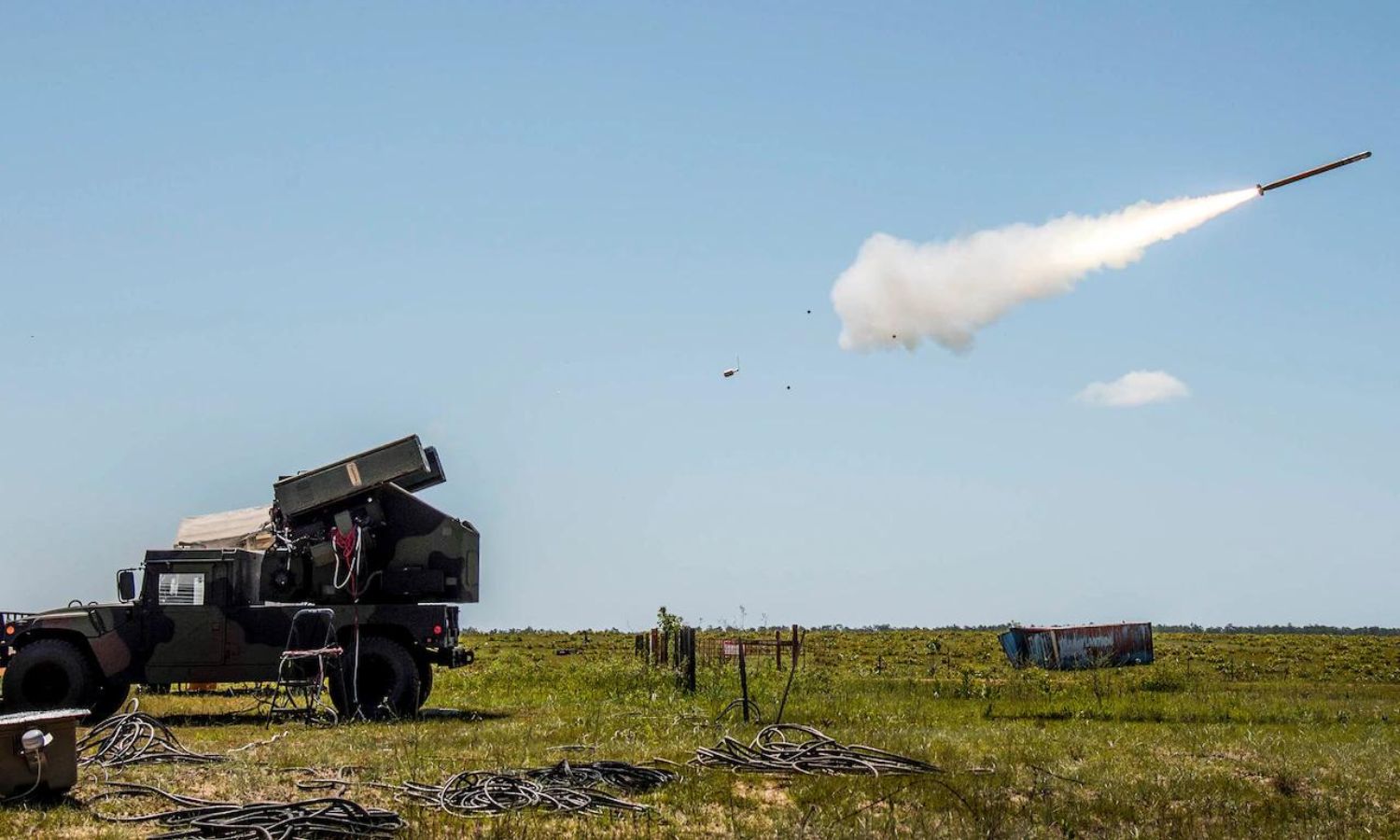 إطلاق صاروخ "ستينغر" من مركبة تابعة للجيش الأمريكي في نطاق قاعدة "إيجلين" الجوية- 20 من نيسان 2017 (وزارة الدفاع الأمريكية)