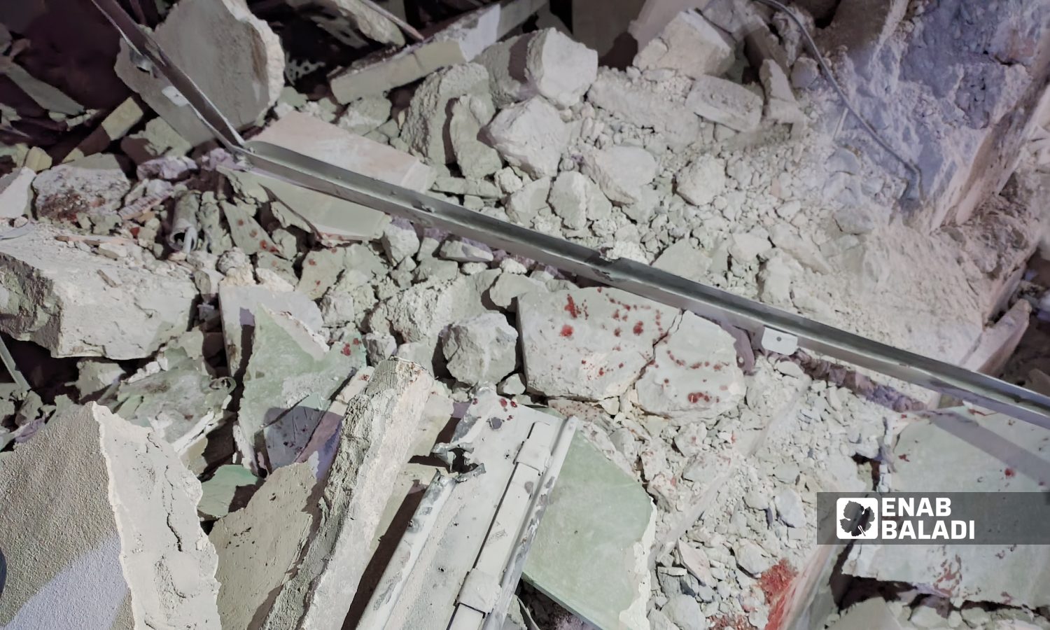 آثار القصف الذي تعرض له حي سكني في مدينة اعزاز بريف حلب الشمالي- 22 من تشرين الثاني 2022 (عنب بلدي / ديان جنباز)