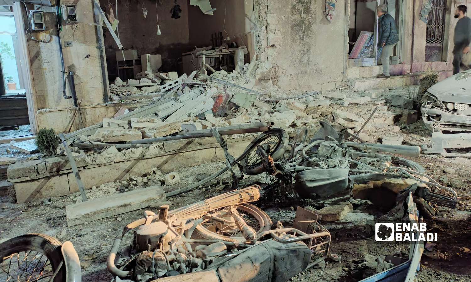 آثار القصف الذي تعرض له حي سكني في مدينة اعزاز بريف حلب الشمالي- 22 من تشرين الثاني 2022 (عنب بلدي / ديان جنباز)