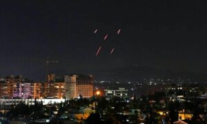 سماء دمشق ليلًا خلال تعرضها لقصف إسرائيلي_ 20 من تموز 2020