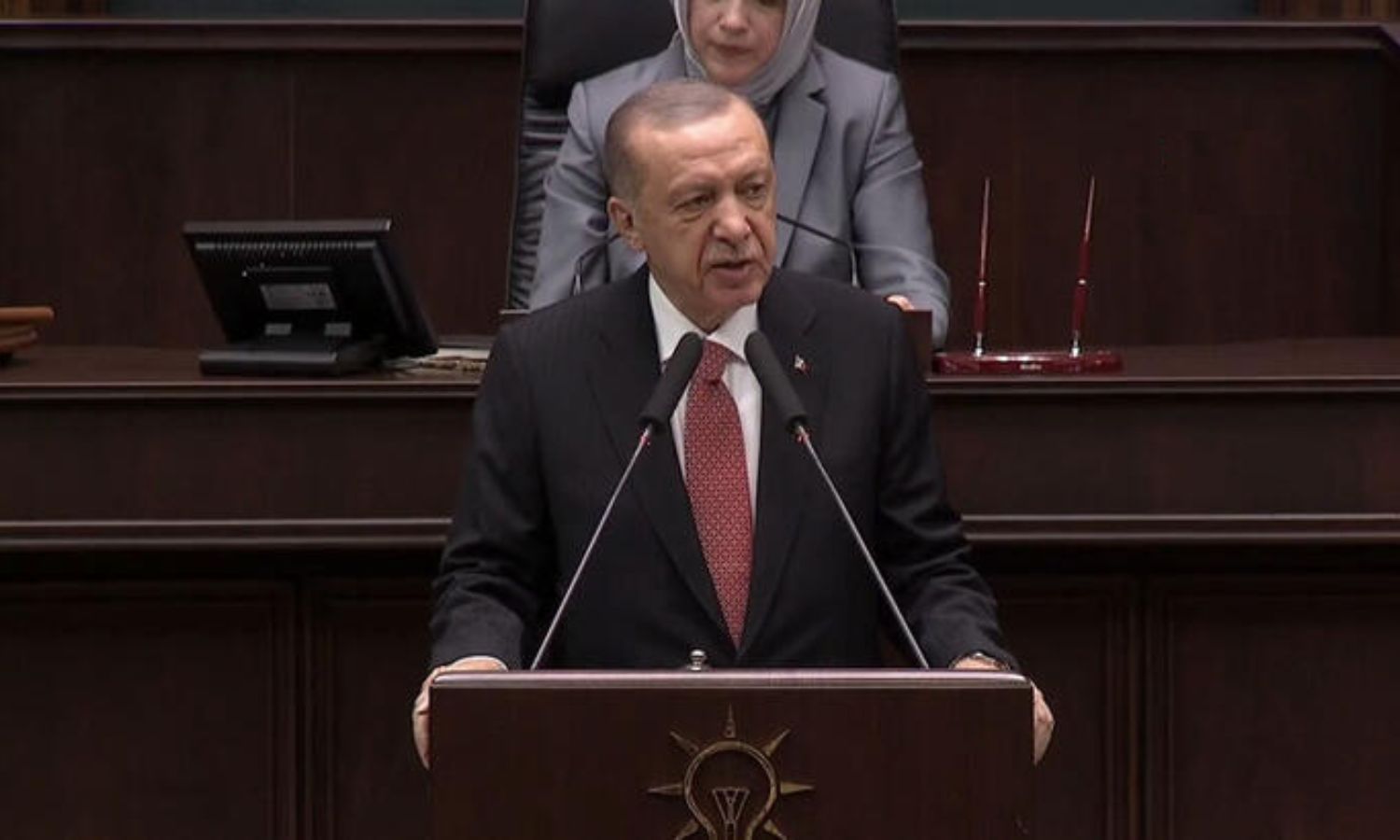 الرئيس التركي رجب طيب أردوغان خلال مشاركته في اجتماع الكتلة النيابية لحزبه "العدالة والتنمية" في العاصمة أنقرة- 23 من تشرين الثاني 2022 (DHA)