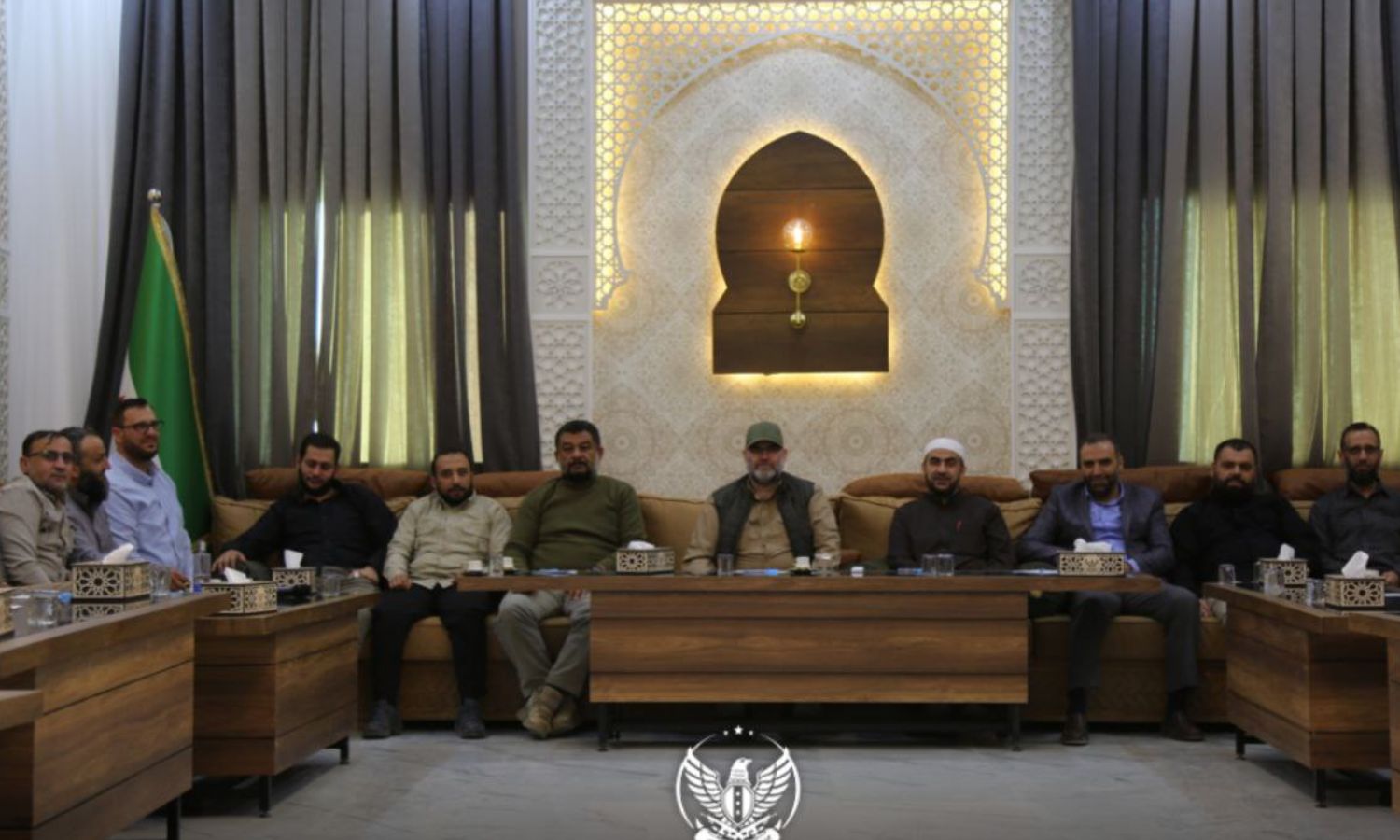 أعضاء وشخصيات في "مجلس الشورى" التابع لـ"الفيلق الثالث" المنضوي تحت راية "الجيش الوطني السوري" المدعوم من تركيا خلال أحد الاجتماعات- 3 من تشرين الثاني 2022 (الفيلق الثالث)