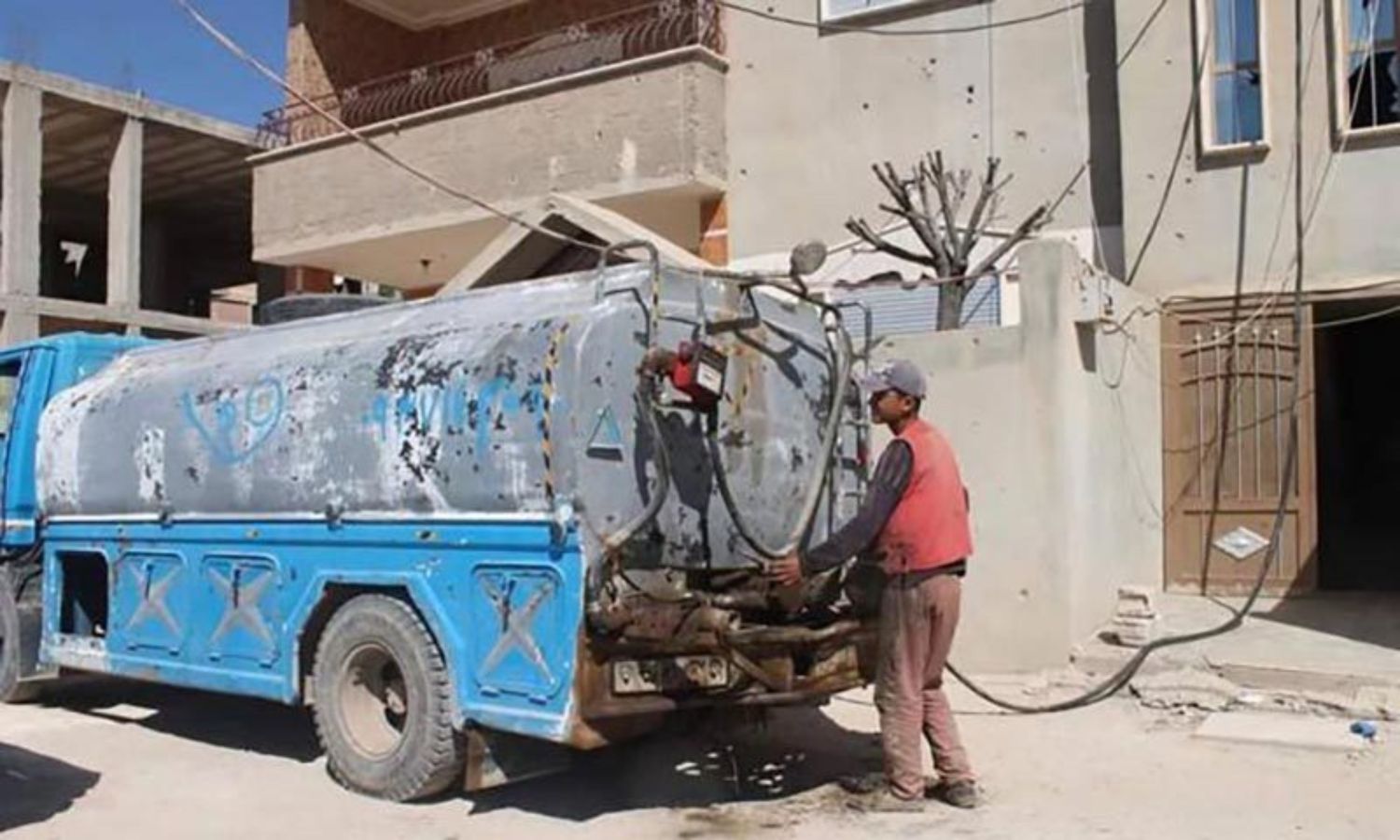 شاحنة لتوزيع المازوت في محافظة الحسكة (ARTA)