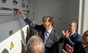 من زيارة رئيس النظام السوري بشار الأسد إلى مشروع الطاقة الكهروضوئية في مدينة عدرا الصناعية - 29 من أيلول 2022 (رئاسة الجمهورية)
