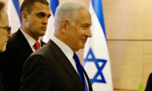 رئيس الوزراء الإسرائيلي بنيامين نتنياهو خلال اجتماع لكتلته الحزبية بعد توقيع الاتفاقات الائتلافية النهائئية_ 28 من كانون الثاني 2022 (جيروزاليم بوست)