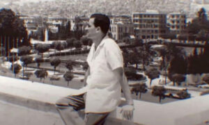 الجاسوس الإسرائيلي إيلي كوهين على سطح بناء في دمشق (RT)