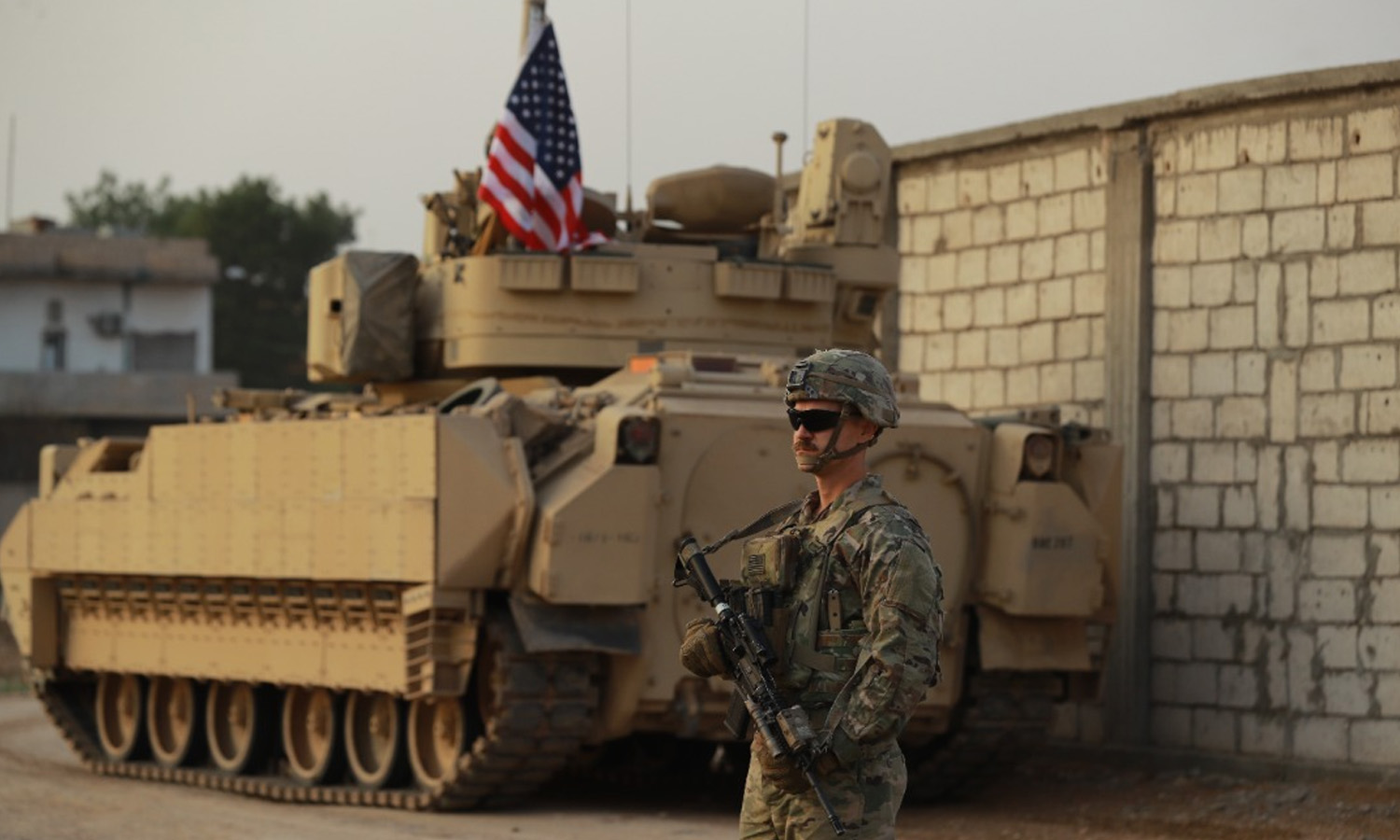 جندي أمريكي خلال تدريبات بين قوات التحالف و"قسد" شمال شرقي سوريا- 19 كانون الأول 2022 (العزم الصلب/ فيس بوك)