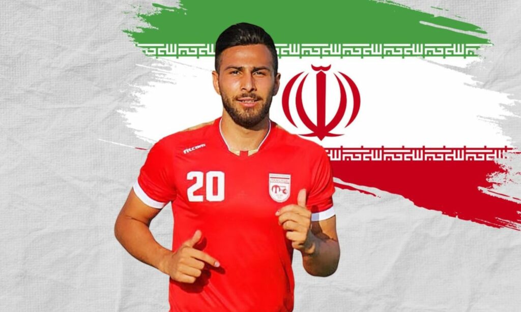 لاعب كرة القدم الإيراني أمير نصر أزاداني (تعديل عنب بلدي)