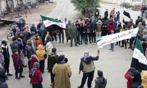 احتجاجات ضد النظام السوري في مدينة جاسم غربي درعا- 22 كانون الأول 2022 (ناشطون محليون- غرف إخبارية محلية عبر تطبيق واتس آب)