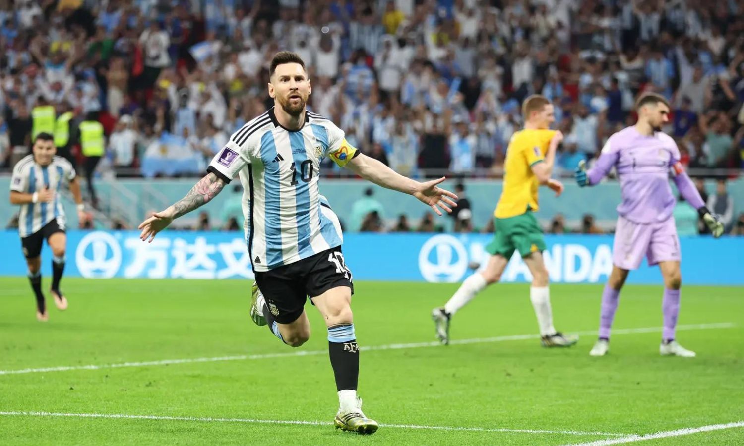 احتفالية اللاعب الأرجنتيني ليونيل ميسي بعد تسجيله هدفًا في مرمى أستراليا في دور الـ16 من نهائيات كأس العالم في قطر- 3 من كانون الأول 2022 (Getty Images/ nypost)