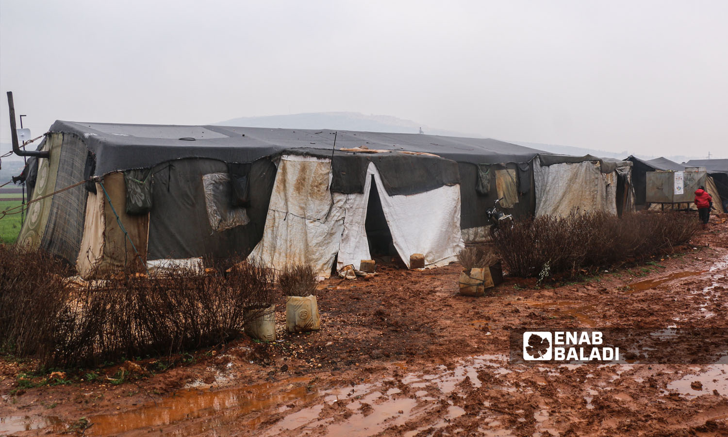 إحدى الخيم الكبيرة في مخيم النور بريف إدلب - 16 كانون الثاني 2023 (عنب بلدي/ إياد عبد الجواد)