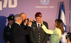 رئيس الأركان الإسرائيلي هيرزي هليفي يتسلم رتبته من رئيس الحكومة ووزير الدفاع بحضور زوجته_ 16 من كانون الثاني 2023 (جيروزاليم بوست)