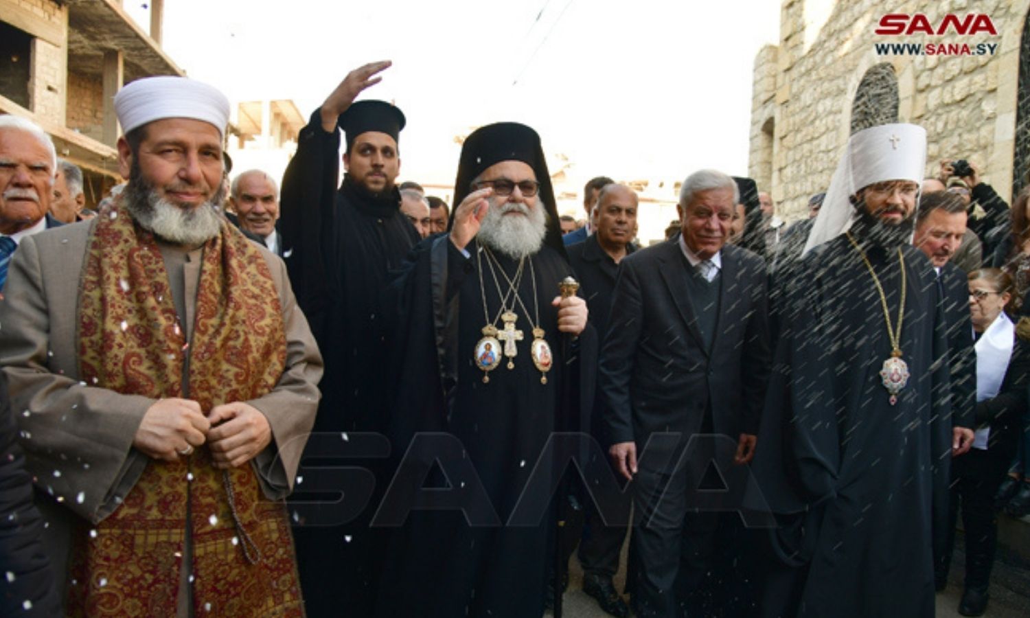 رجال دين سوريون وروس خلال افتتاح كنيسة "رقدا السيدة العذراء" في الزبداني_ 22 من كانون الثاني 2023 (سانا)