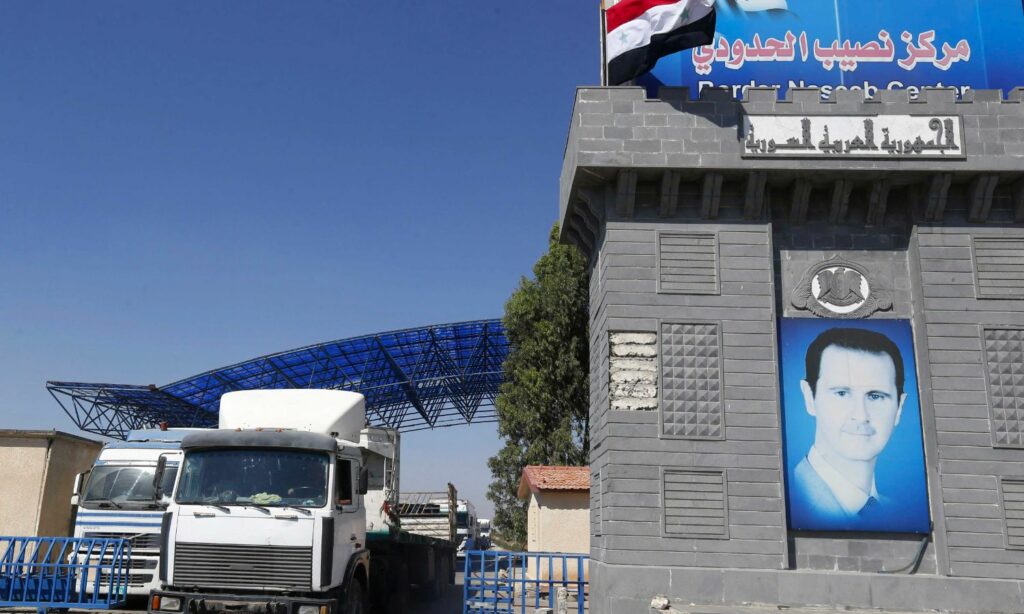 بوابة معبر "نصيب" الحدودي بين سوريا والأردن- 29 أيلول تموز 2021 (AFP)