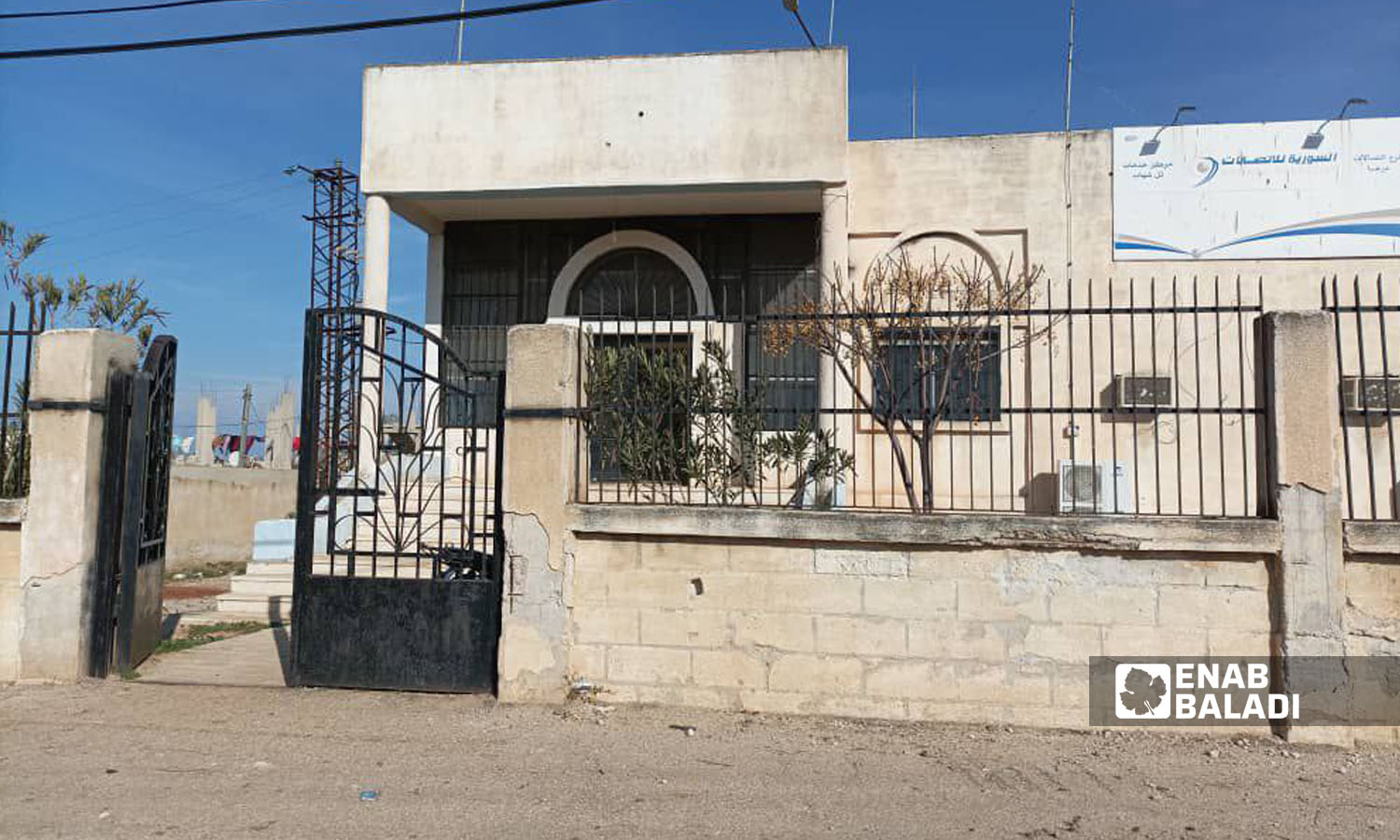 مبنى مركز الهاتف في منطقة تل شهاب بريف درعا الغربي- 11 كانون الثاني 2023 (عنب بلدي)