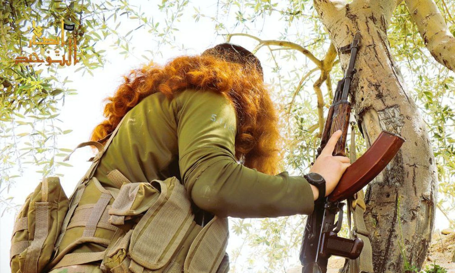 مقاتل في جماعة "أنصار التوحيد" قرب خطوط التماس شمالي سوريا- أيار 2022 (أنصار التوحيد)
