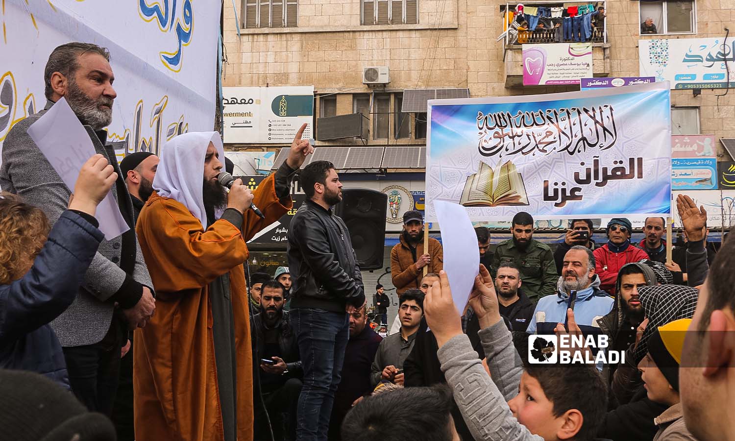 مظاهرات في مدينة إدلب  احتجاجًا على حرق نسخة من المصحف في السويد- 27 كانون الثاني 2023 (عنب بلدي/أنس الخولي)