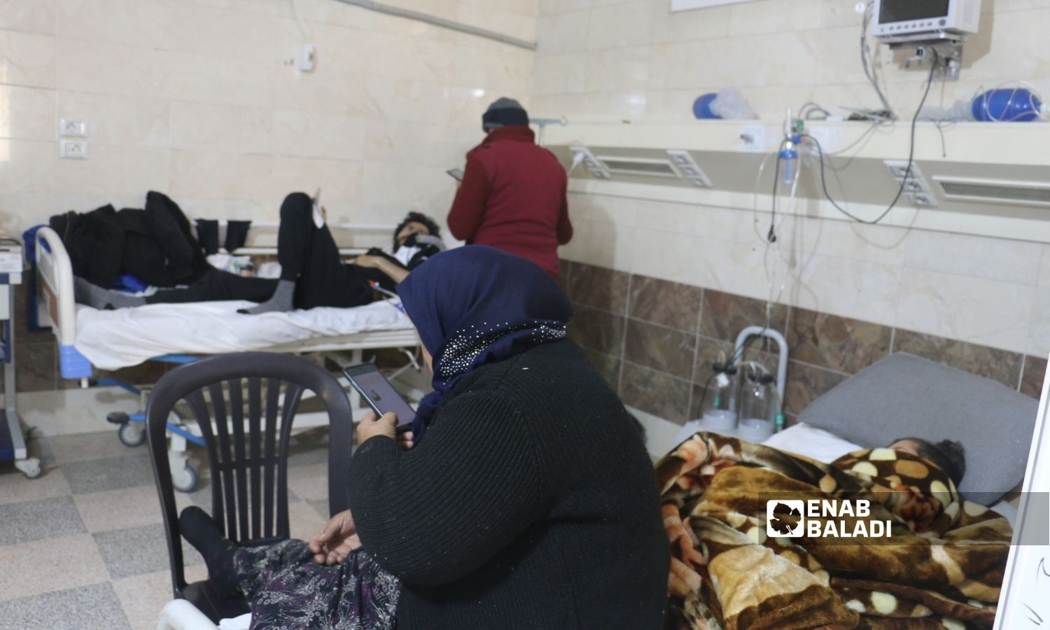 مصابين في مستشفى "الشفاء" في عفرين جراء الزلزال في 9 شباط 2023 (عنب بلدي/ ديان جنباز)