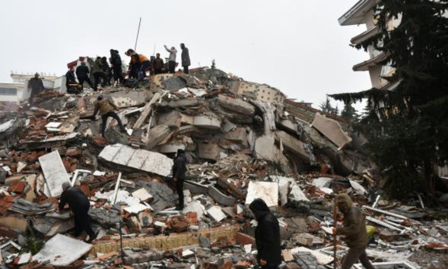 دمار كبير في البنى التحتية جراء زلزال ضرب ولاية كهرمان مرعش التركية_ 6 من شباط 2023 (الأناضول)