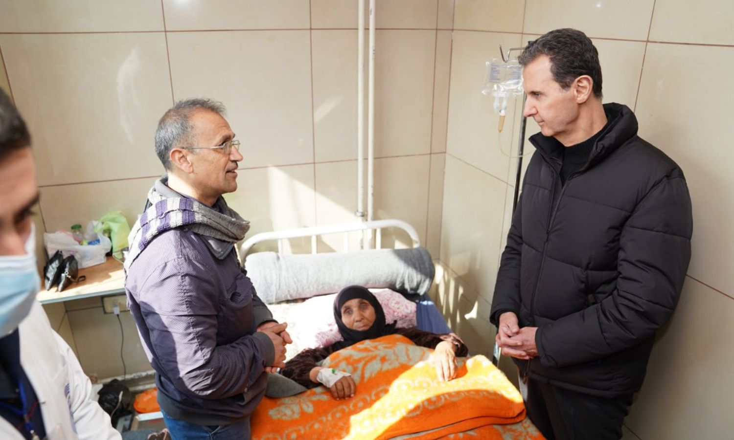 رئيس النظام السوري بشار الأسد يزور مستشفى حلب الجامعي في اليوم الخامس على الزلزال_ 10 من شباط (سانا)