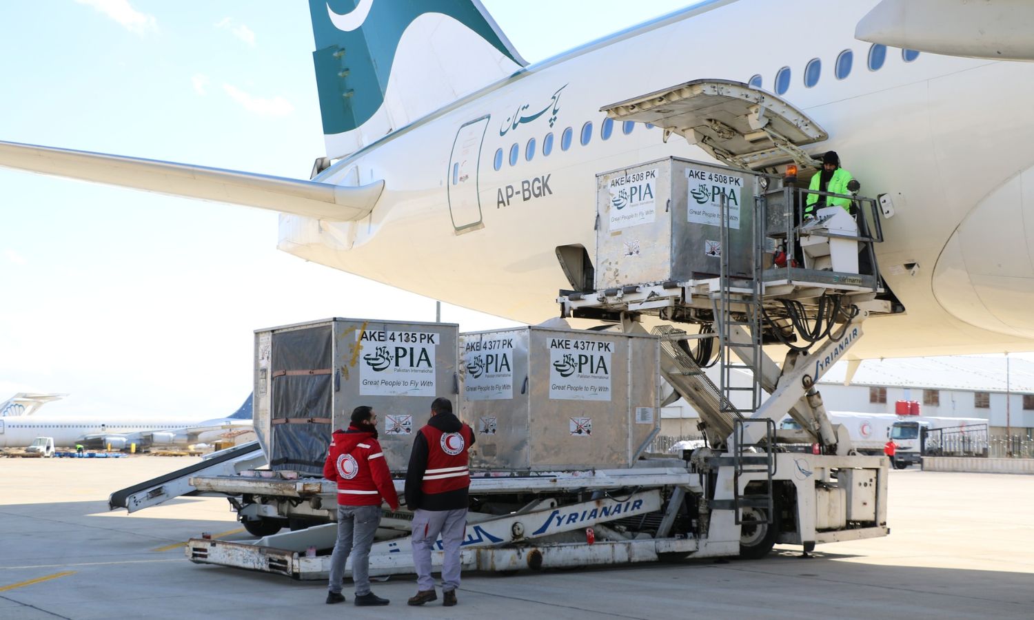 طائرة باكستانية محملة بالمساعدات الإغاثية في مطار دمشق الدولي- 9 شباط 2023 (الهلال الأحمر السوري/ فيس بوك)