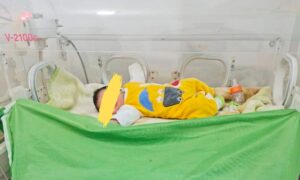 الطفلة آية داخل مستشفى 