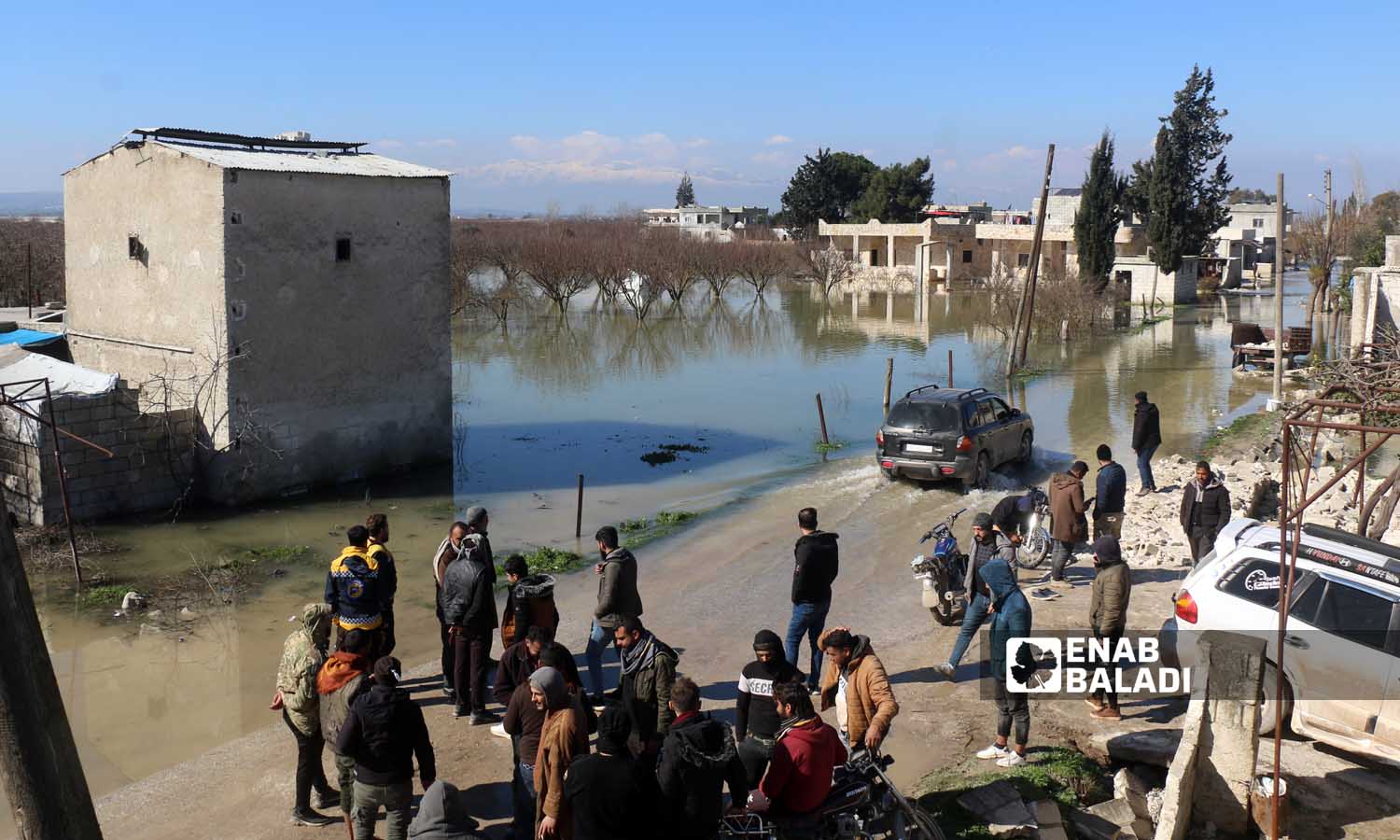 مياه نهر العاصي تغمر العديد من المنازل في قرية التلول بالقرب من مدينة سلقين- 9 شباط 2023 (اياد عبد الجواد /عنب بلدي)