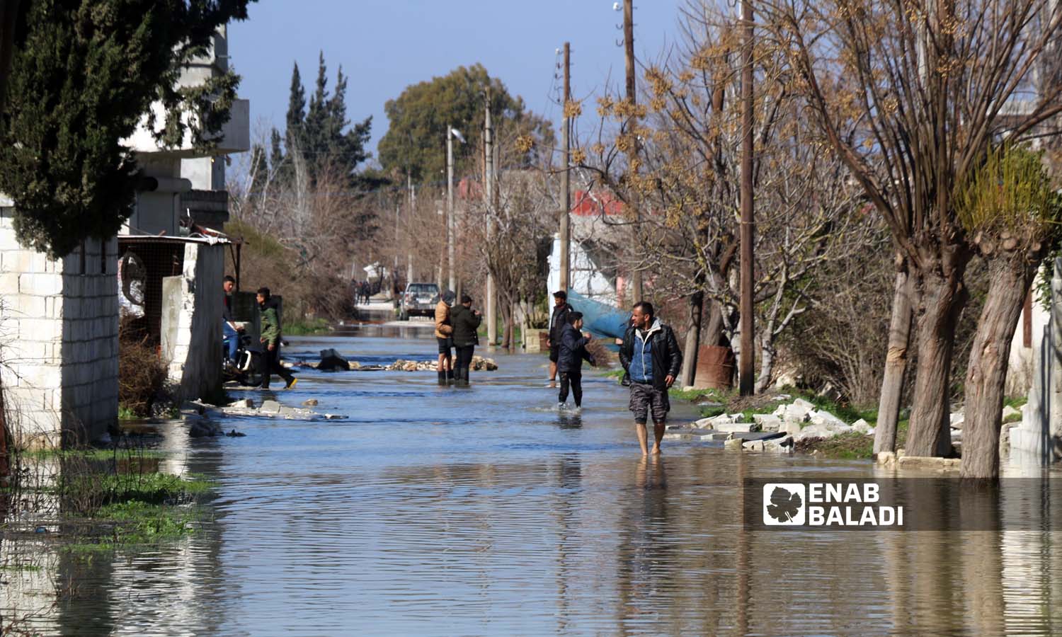 شوارع قرية تلول تغمرها مياه نهر العاصي بسبب ارتفاع منسوبه- 9 شباط 2023 (اياد عبد الجواد /عنب بلدي)