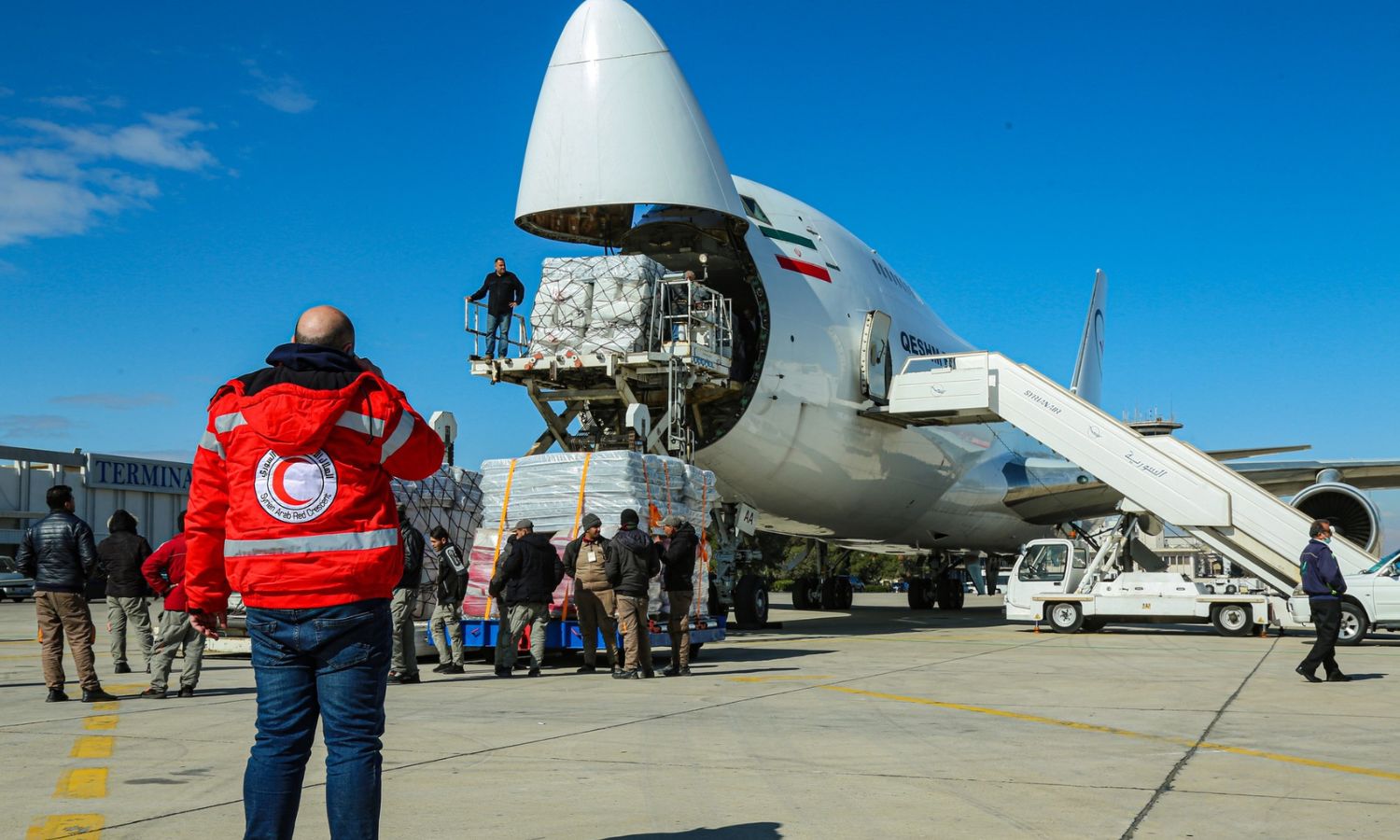 طائرة إيرانية محملة بالمساعدات تصل إلى مطار دمشق الدولي - 9 من شباط 2023 (الهلال الأحمر السوري)