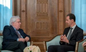 رئيس النظام السوري بشار الأسد يلتقي منسق الأمم المتحدة للمساعدات مارتن غريفيث في دمشق- 13 شباط 2023 (سانا)