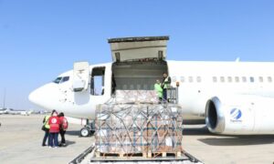 طائرة مساعدات أوروبية تهبط في مطار دمشق الدولي - 26 شباط 2023 (الهلال الأحمر السوري)