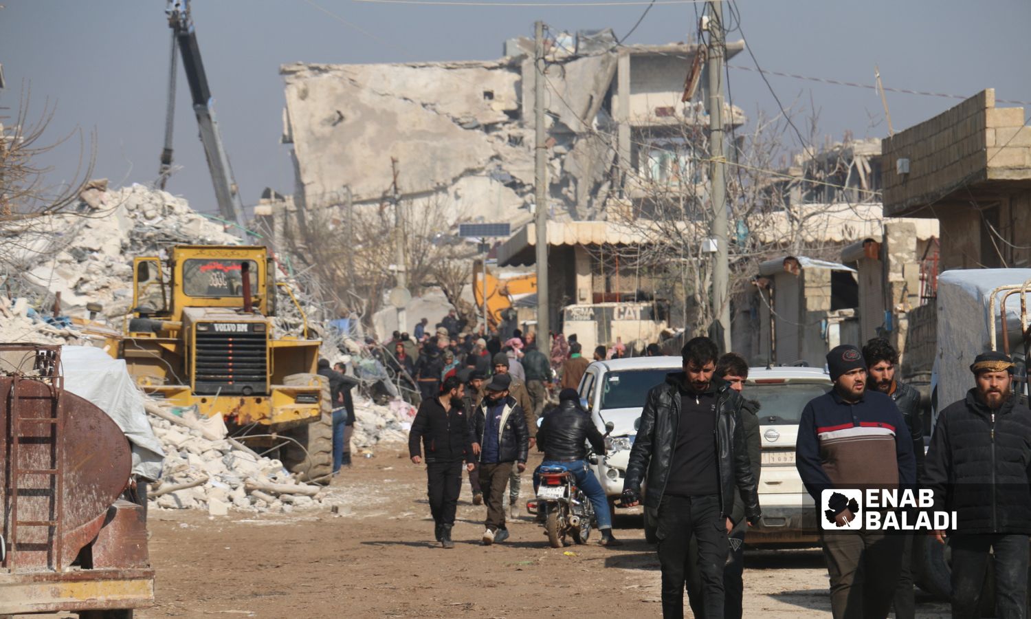 ركام وأبنية مهدّمة في بلدة جنديرس إثر زلزال ضرب مناطق شمال غربي سوريا- 8 شباط 2023 (عنب بلدي/ ديان جنباز)