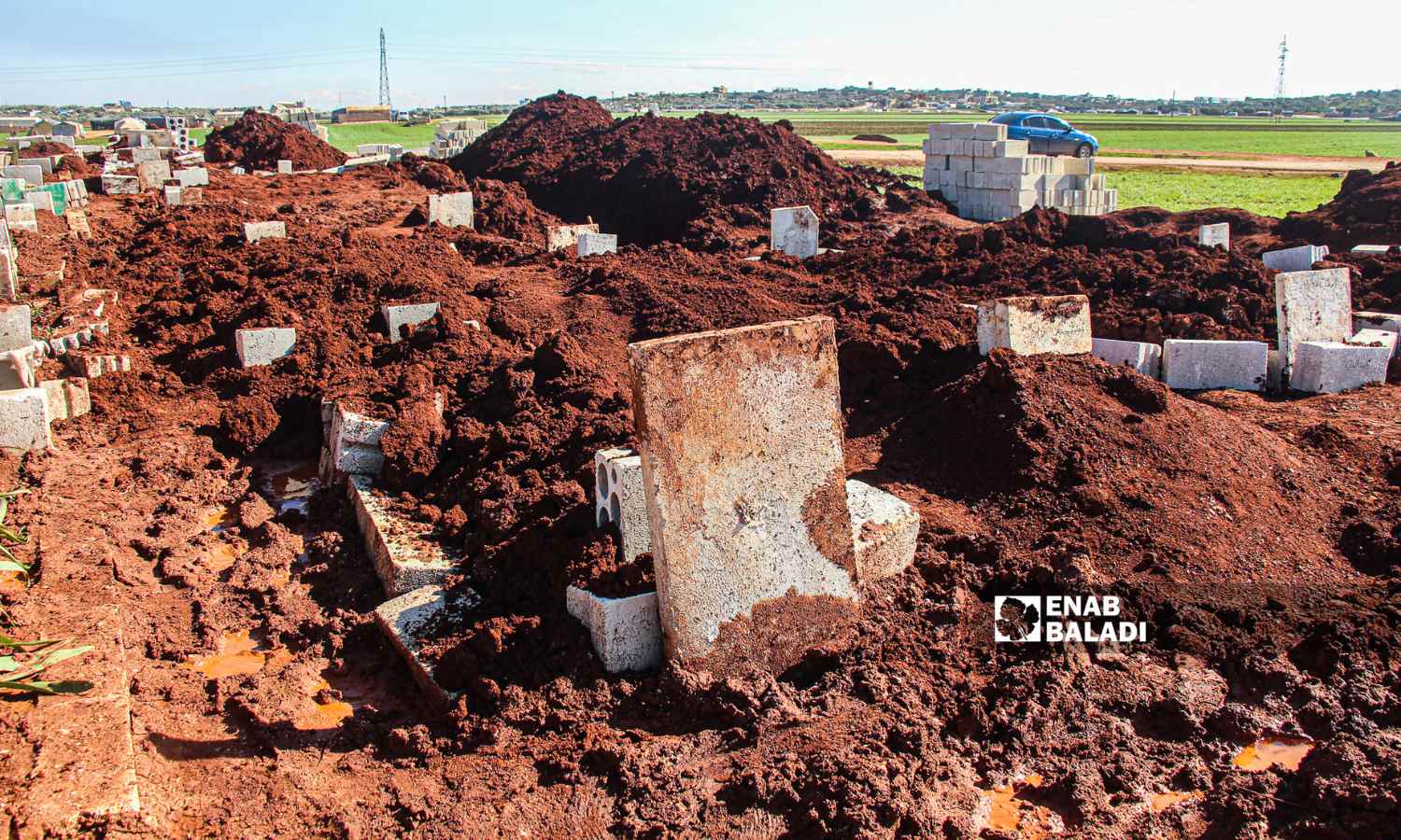 شاهدة قبر لأحد ضحايا الزلزال الذي ضرب مناطق شمال غربي سوريا في بلدة حربنوش بريف إدلب - 8 شباط 2023 ( إياد عبد الجواد /عنب بلدي)