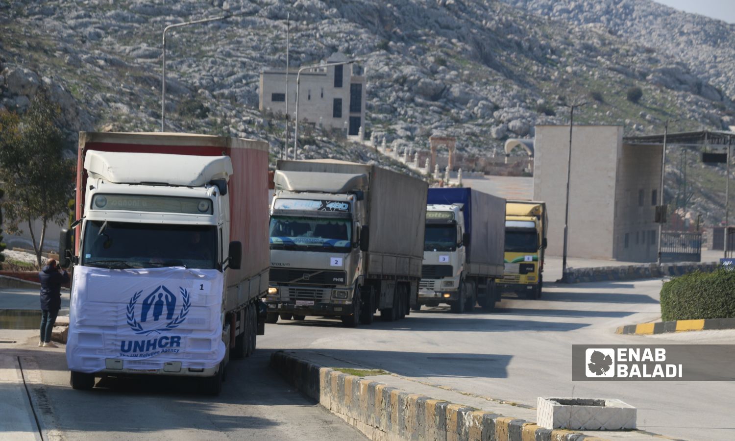 قافلة مساعدات أممية تدخل إلى الشمال السوري من معبر باب الهوى- 11 شباط 2023 (عنب بلدي/ إياد عبد الجواد)