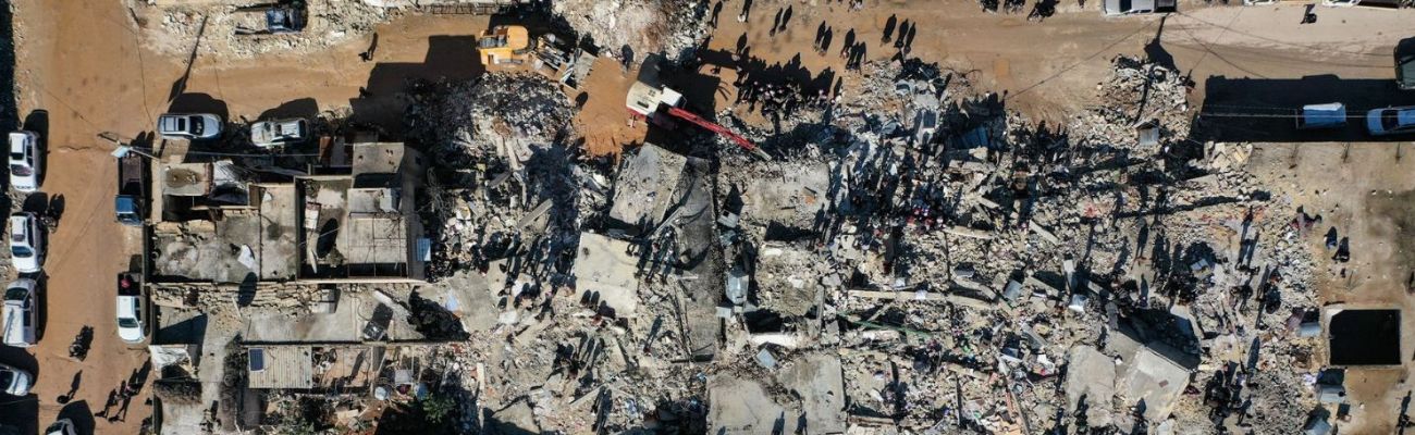 صورة جوية لآثار الزلزال المدمر في جنديرس بمنطقة عفرين بريف حلب الشمالي - 7 شباط 2023 (الدفاع المدني السوري/ فيس بوك)
