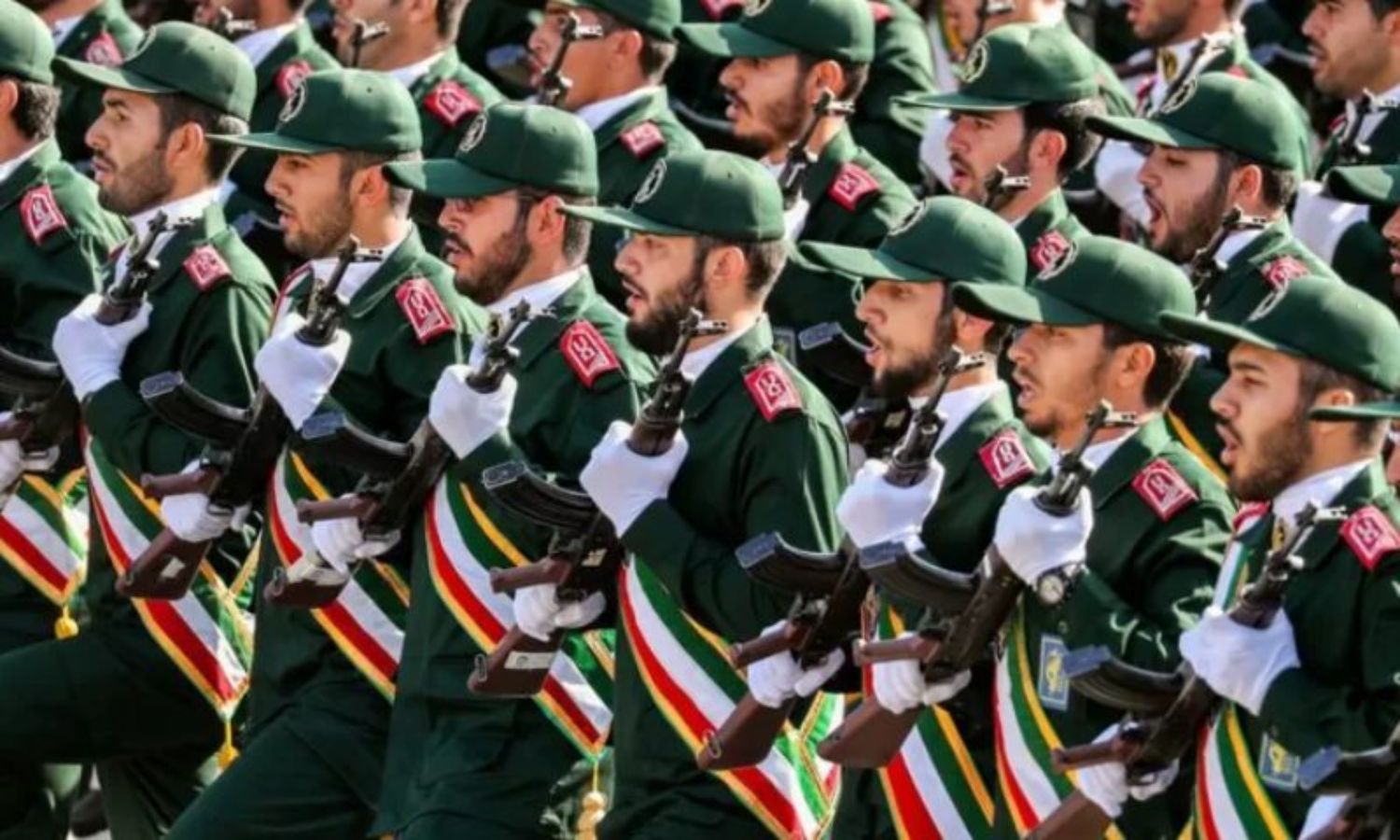 عناصر من الحرس الثوري في عرض عسكري أقيم في العاصمة الإيرانية_ 22 من أيلول 2018 (AFP)