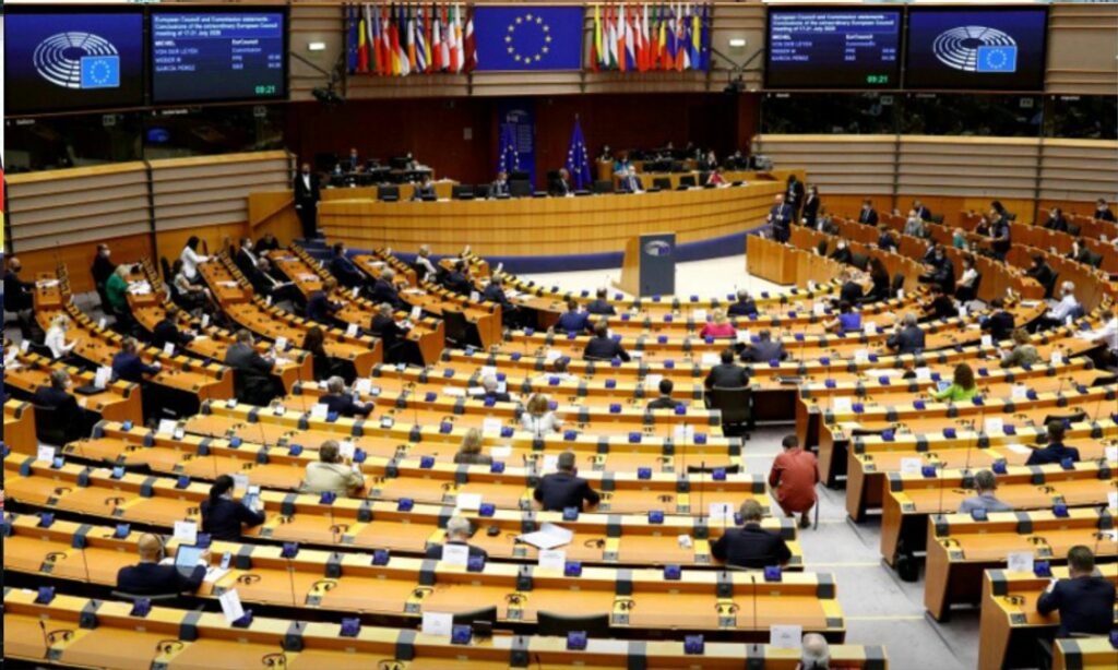 جلسة للبرلمان الأوروبي في بروكسل- تموز 2020 (رويترز)