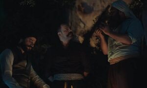 الممثل تيم حسن بشخصية عاصي الزند في أحد مشاهد مسلسل "الزند"