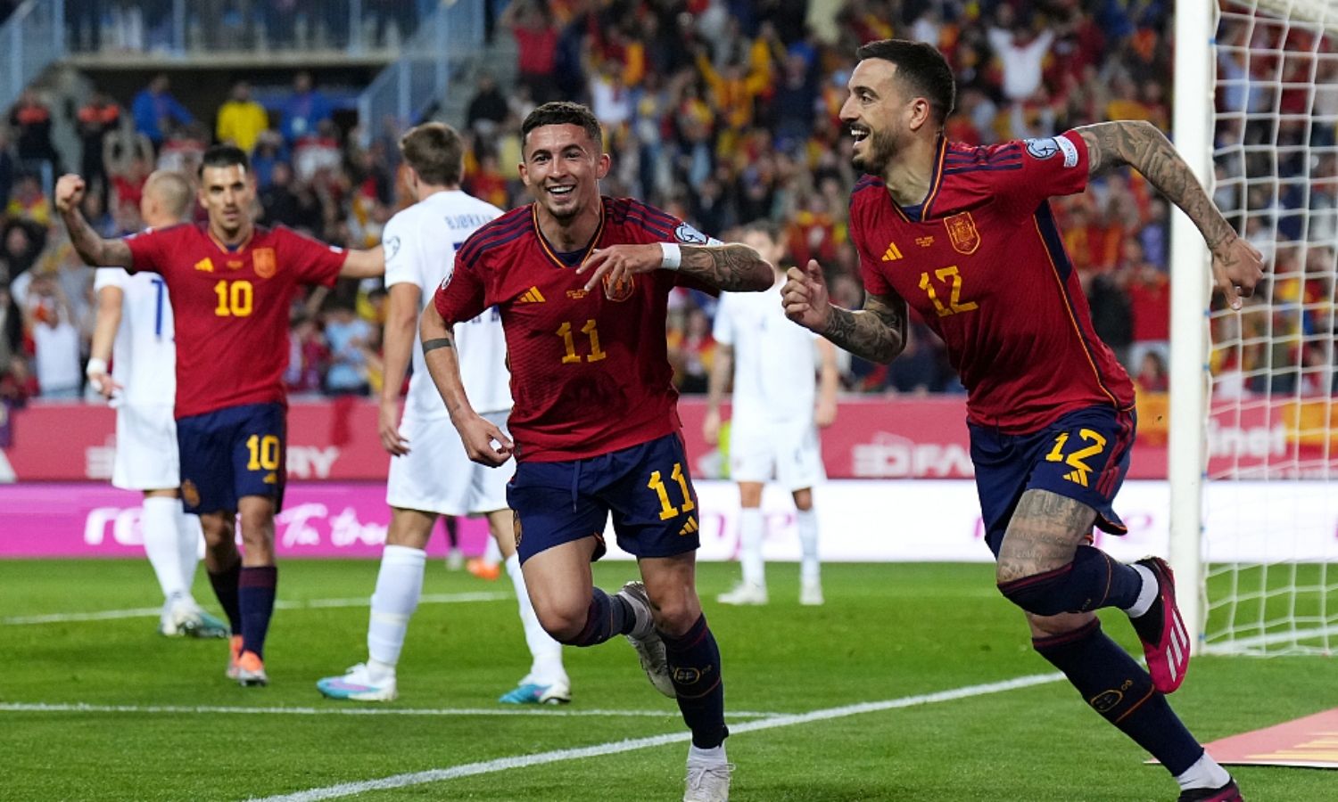 فرحة لاعبي اسبانيا بالفوز على بلجيكا 3×0 في تصفيات يورو 2024- 25 من آذار 2023 (CGTN)