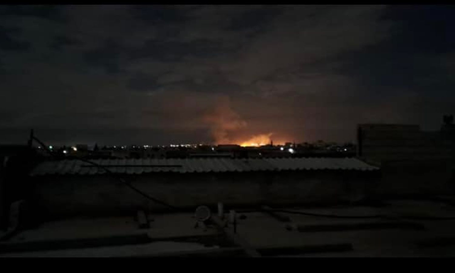 استهداف مطار حلب الدولي بغارات إسرائيلية - 7 آذار 2023 (لقطة شاشة من فيديو نشره ناشطون)