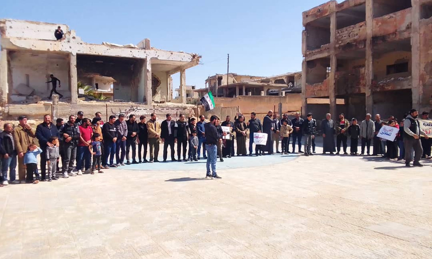 مظاهرة في درعا البلد احتفالًا بذكرى الثورة السورية الـ12- 17 آذار 2023 (درعا 24)