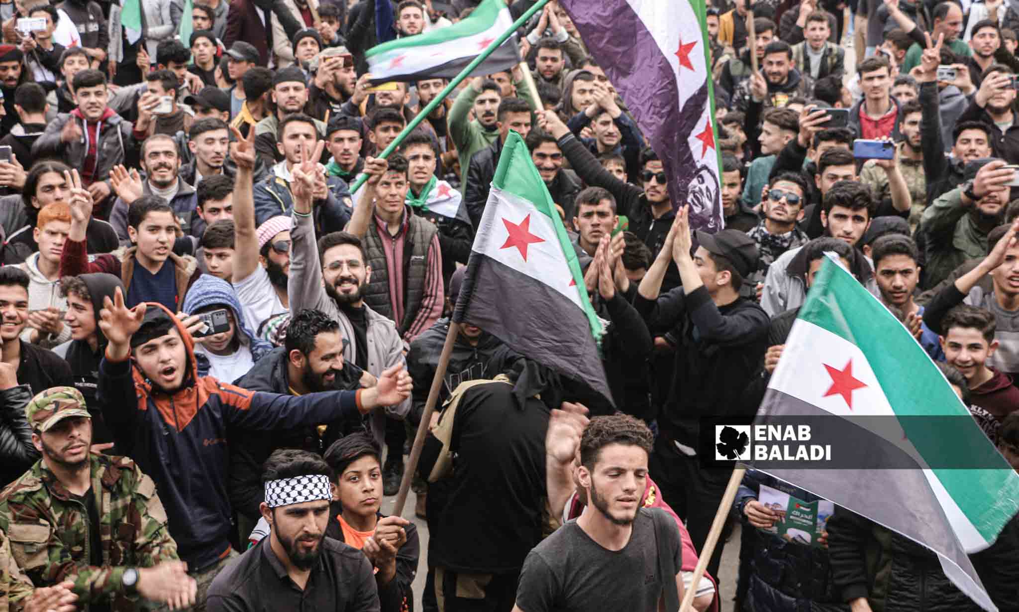 مظاهرة في مدينة إدلب لإحياء الذكرى الـ12 للثورة السورية- 18 من آذار 2023 (عنب بلدي/أنس الخولي)