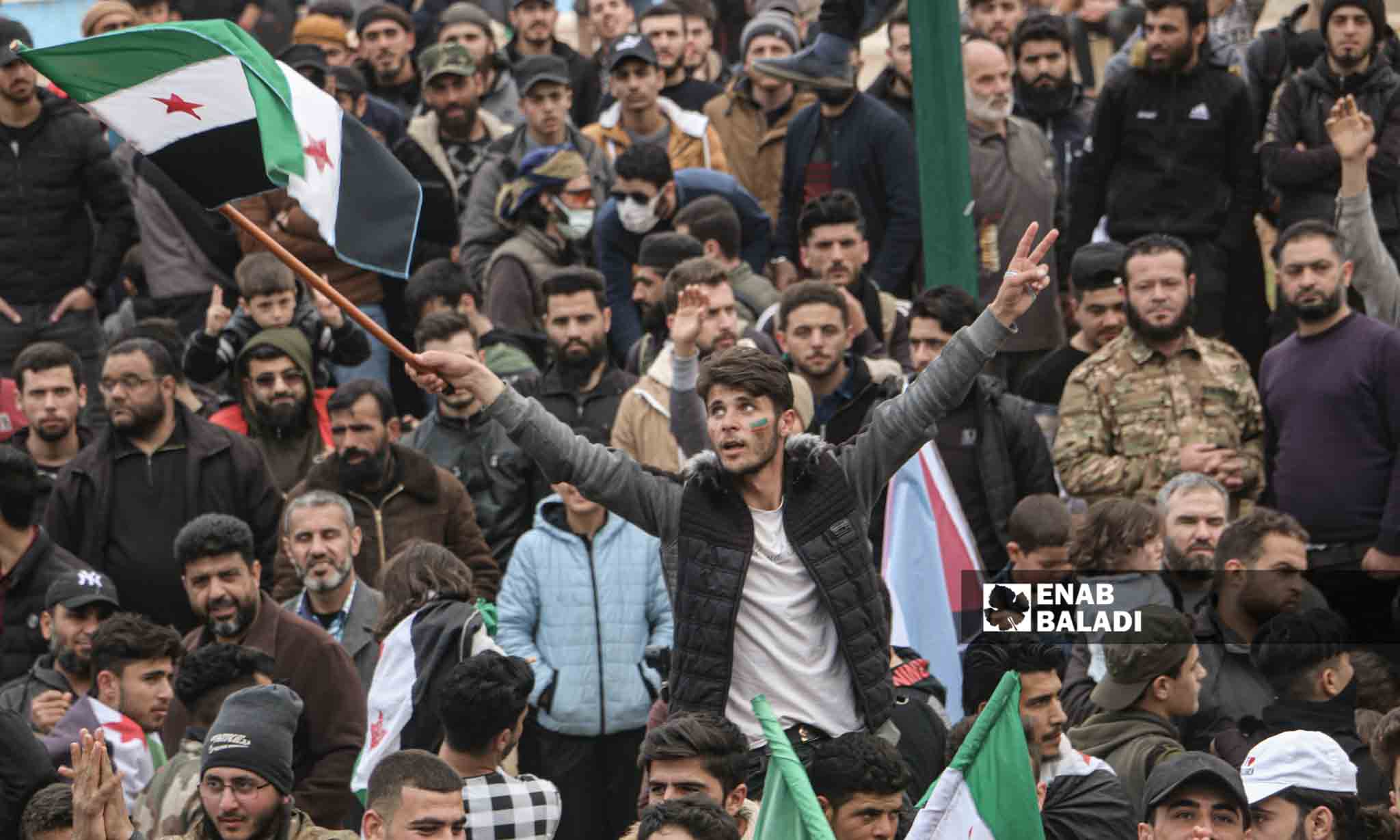 مظاهرة في مدينة إدلب لإحياء الذكرى الـ12 للثورة السورية- 18 من آذار 2023 (عنب بلدي/أنس الخولي)