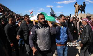 تشييع أربعة مدنيين من الكرد قُتلوا خلال الاحتفال بعيد "نوروز" في مدينة جنديرس بريف حلب الشمالي- 21 من آذار 2023 (عنب بلدي/ أمير خربوطلي)    