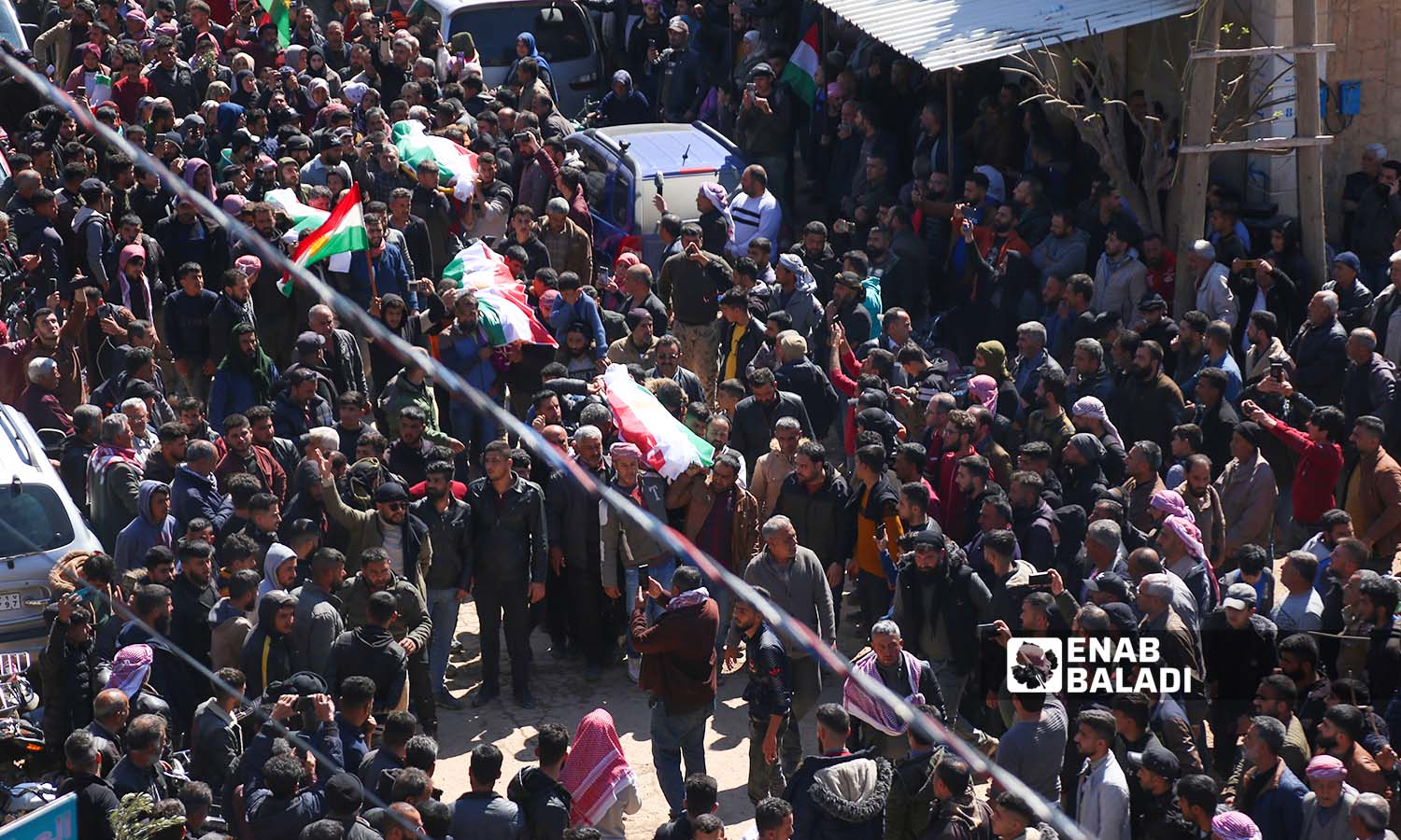 تشييع أربعة مدنيين من الكرد قُتلوا خلال الاحتفال بعيد "نوروز" في مدينة جنديرس بريف حلب الشمالي- 21 من آذار 2023 (عنب بلدي/ أمير خربوطلي) 