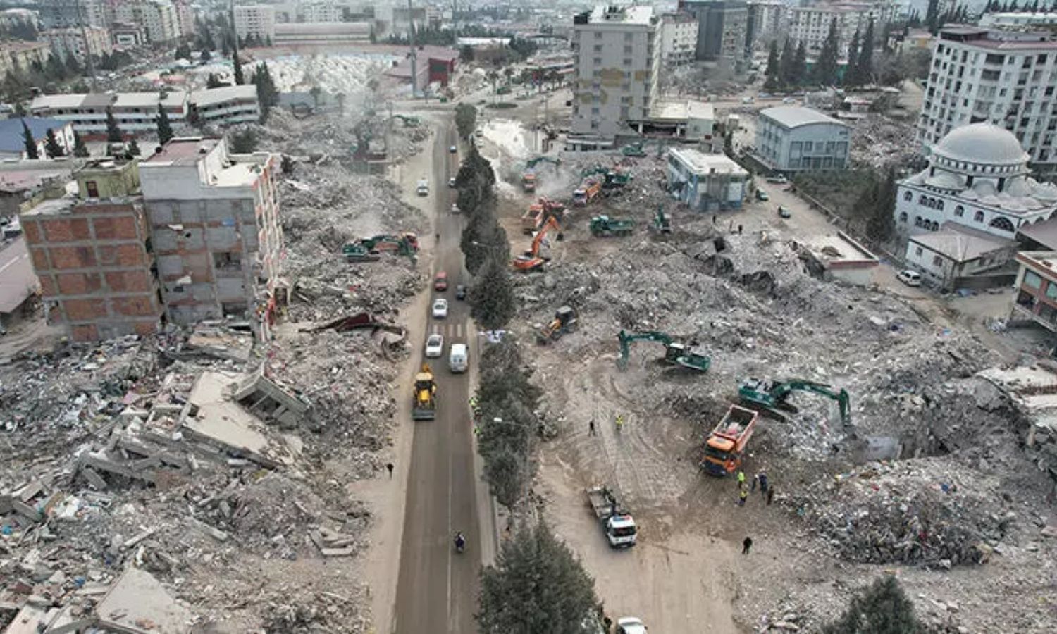 إزالة الأنقاض التي خلفها الزلزال في كهرمان مرعش- 26 من شباط 2023 (DHA)
