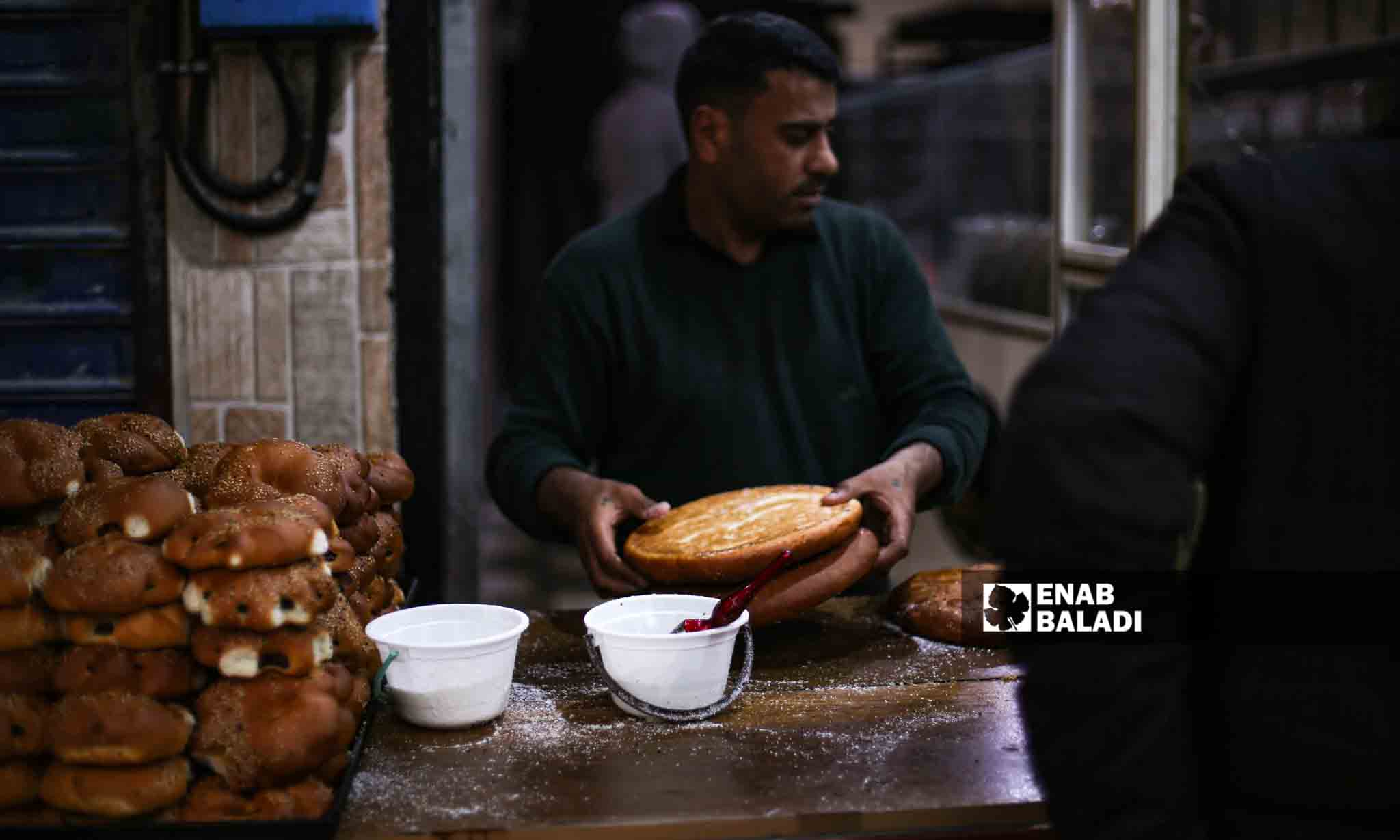 أجواء رمضان في مدينة عفرين بريف حلب - 26 من آذار 2023 (عنب بلدي/ أمير خربطلي)