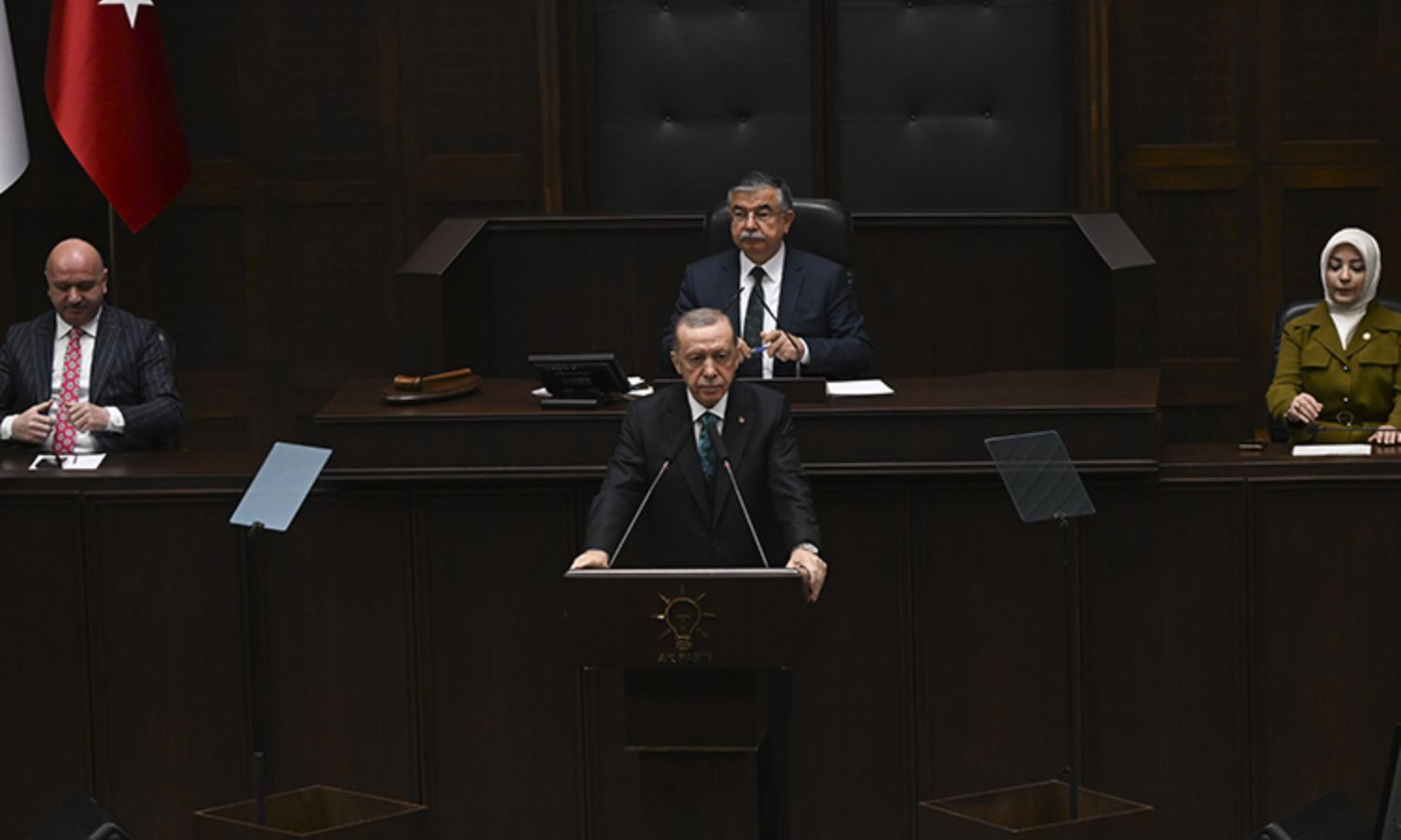 الرئيس التركي رجب طيب أردوغان خلال اجتماع حزب العدالة والتنمية - 29 من آذار 2023 - (الأناضول)