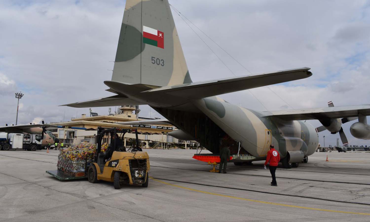 طائرة مساعدات قادمة من سلطنة عمان إلى مطار "حلب" الدولي استجابة لكارثة الزلزال-10 شباط 2023(الهلال الأحمر السوري/فيس بوك)