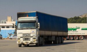 شاحنة محمّلة بالمساعدات من الأمم المتحدة إلى متضرري الزلزال في الشمال السوري- 18 من شباط 2023 (باب الهوى/ فيس بوك)